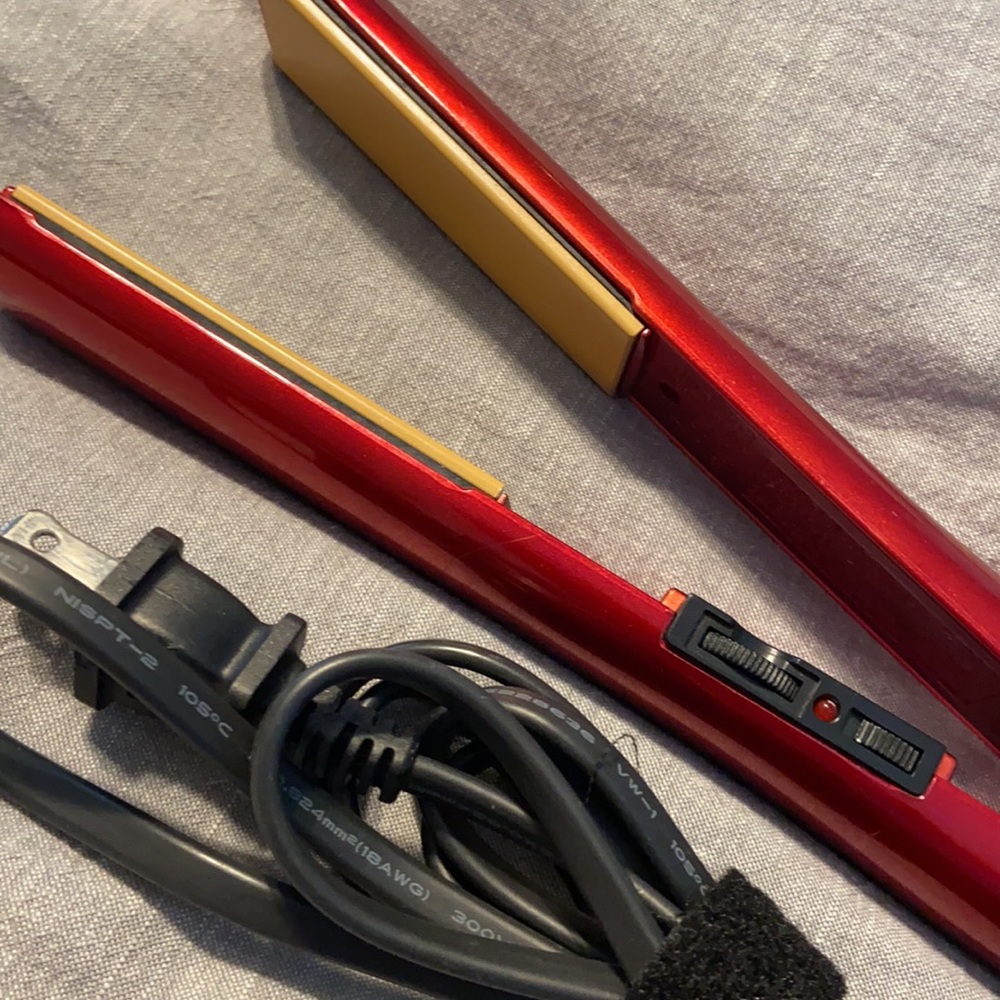 CHI Hair Straightener - Picture 4 of 9